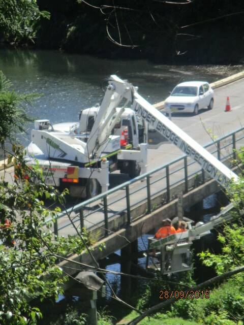 Bridge Inspection Vehicle at Lavenders Bridge.
