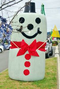 Frosty the 9-foot snowman was a BIG hit at the Dorrigo Market Day.
