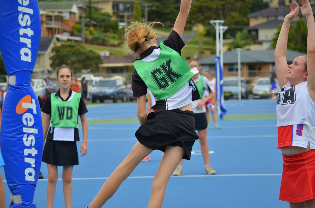 Emily Sutherland jumping for the rebound. Image: Mel Bradbury.