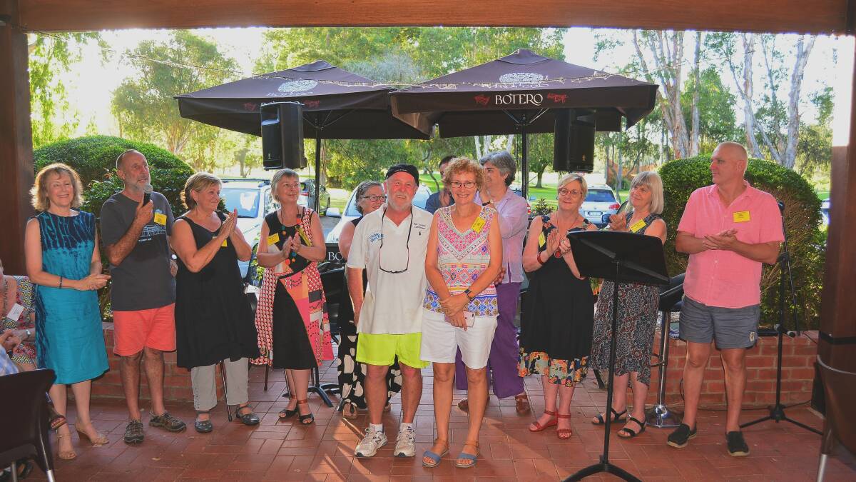 Committee members applauding Camp Creative coordinators Rob and Michelle Stockton at the welcome dinner held on Sunday night. Pictured are Patty Kearnes, President Paul Tipper, Margot Pleasant,Fiona Hannaford, Barbara Edols, Rob and Michelle Stockton, Susan Priest, Alison Brown, Janette Blainey and Paul Holding.