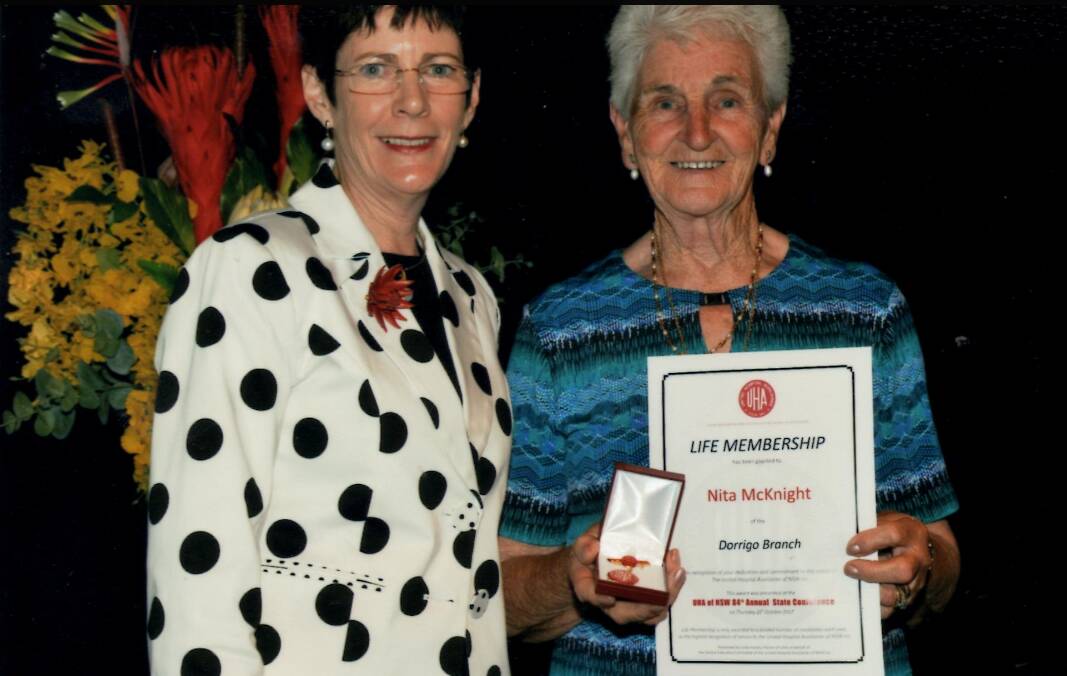 Mrs Linda Hurley, wife of the Governor General of NSW, presenting the life membership to Nita McKnight