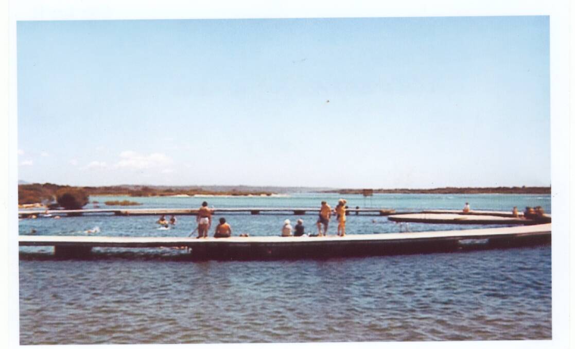 The original sea lido was an enclosed swimming area constructed in the mid-1970s. It was demolished by the Urunga Reserve Trust in 1999 after the structure
deteriorated. Photo courtesy of Bellingen Historical Society.