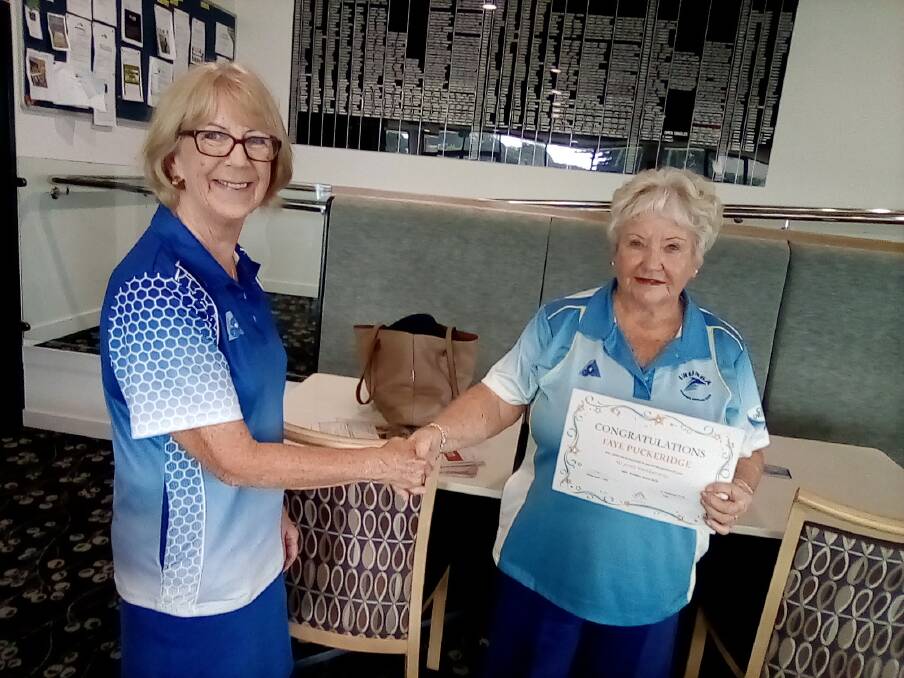 President Jo Bathgate presenting Faye Puckeridge with a certificate for her 40 years of bowling