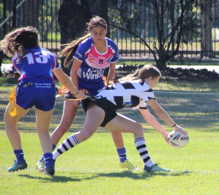 Abbey Osland evades being tagged  to score a try