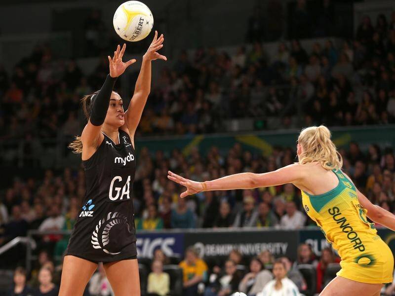 Silver Ferns shooting star Maria Folau has signed for the struggling Adelaide Thunderbirds.