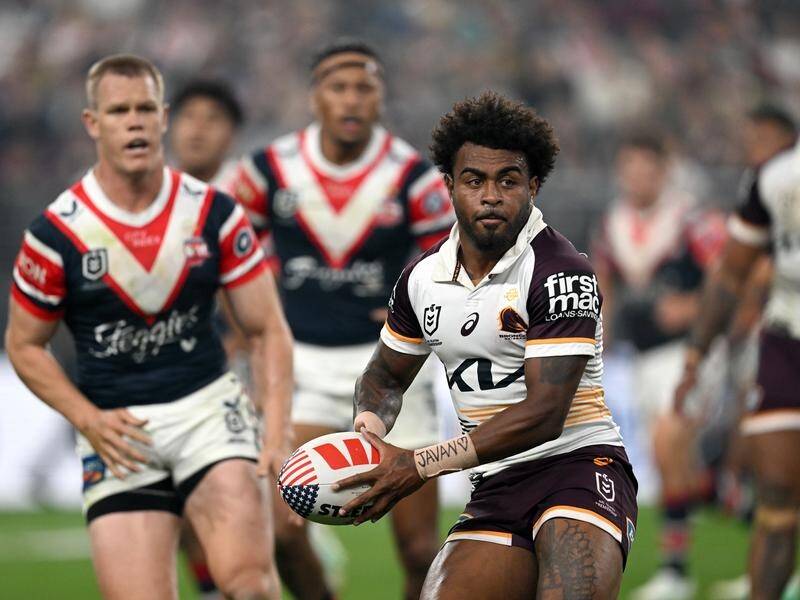 Ezra Mam looks for a Broncos teammate in the match against the Sydney Roosters in  Las Vegas. (HANDOUT/NRL PHOTOS)