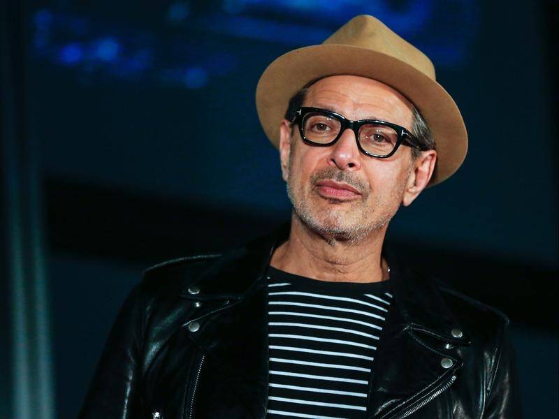 Jeff Goldblum has surprised London commuters with a public piano performance at a train station.