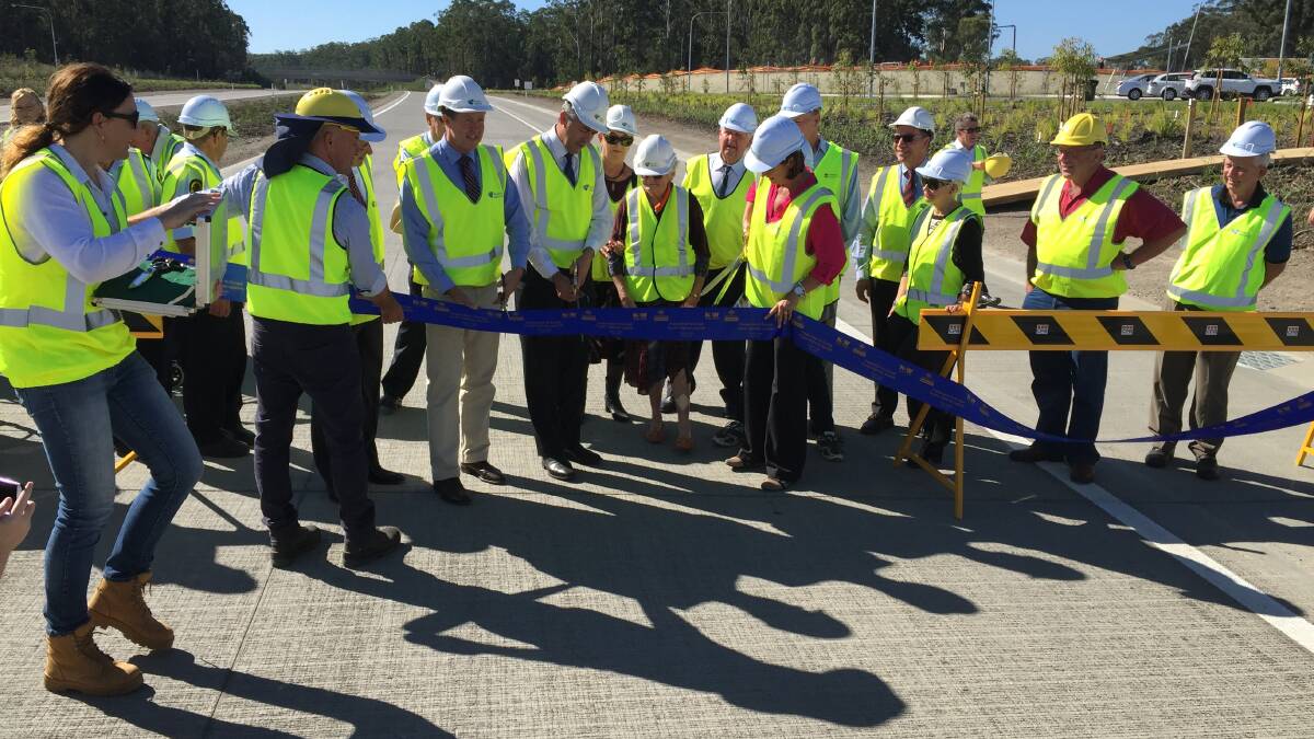 Luke Hartsuyker and Darren Chester open the Frederickton to Eungai Section of Pacific Highway Upgrade.
